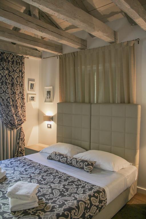 Doppel- oder Zweibettzimmer