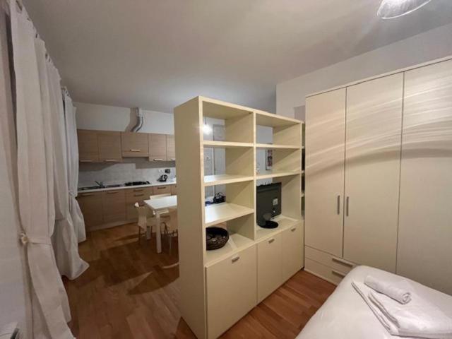 Studio-Apartment mit Balkon