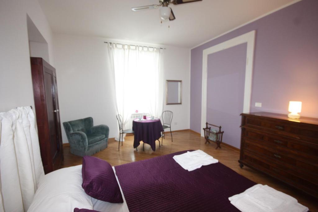 Double or Twin Room Private External Bathroom